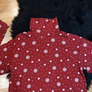 100% Cotton Burgundy & White Snowflake Turtleneck Women's Size L